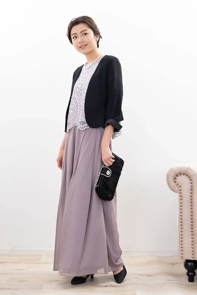 グレージュの刺繍ブラウスワイドパンツドレス