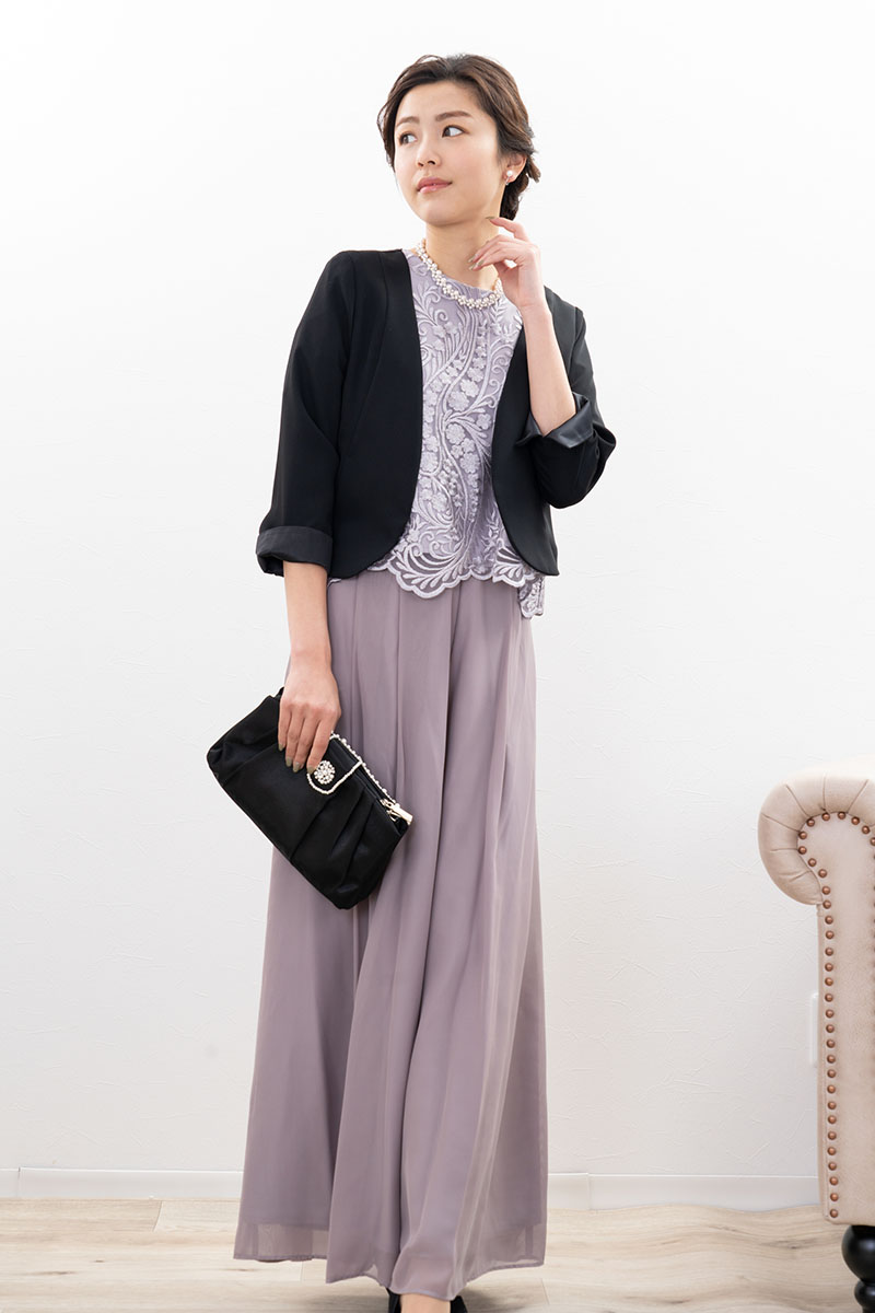 グレージュの刺繍ブラウスワイドパンツドレス