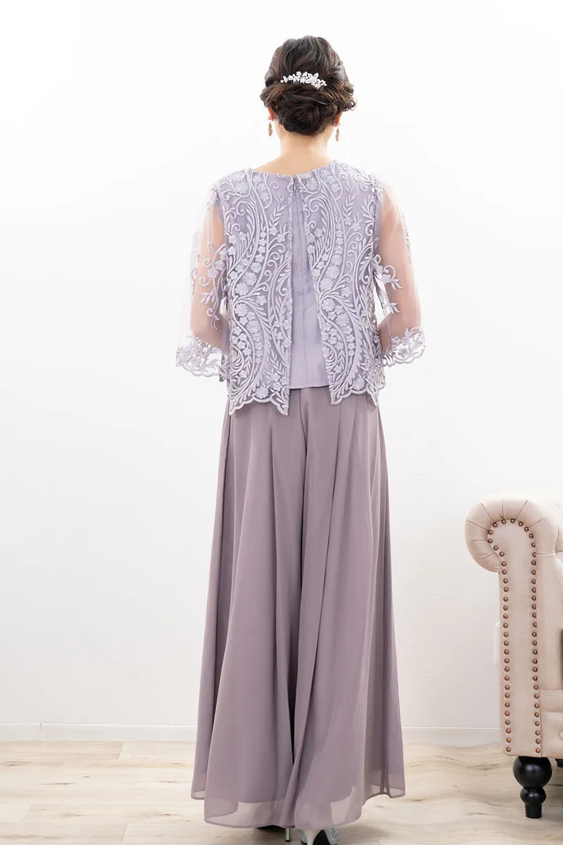 グレージュの刺繍ブラウスワイドパンツドレス