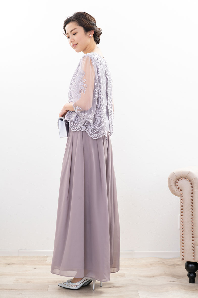 グレージュの刺繍ブラウスワイドパンツドレス
