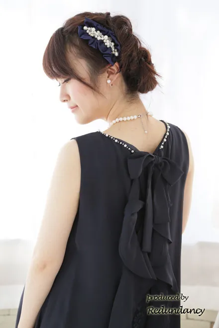 ネイビーのバックフリルシフォンドレス