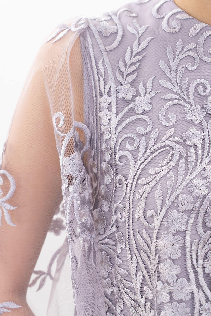 グレージュの刺繍ブラウスワイドパンツドレス