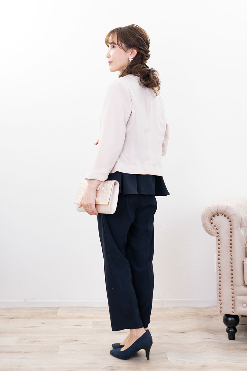 ネイビーのノースリーブトップスパンツドレス