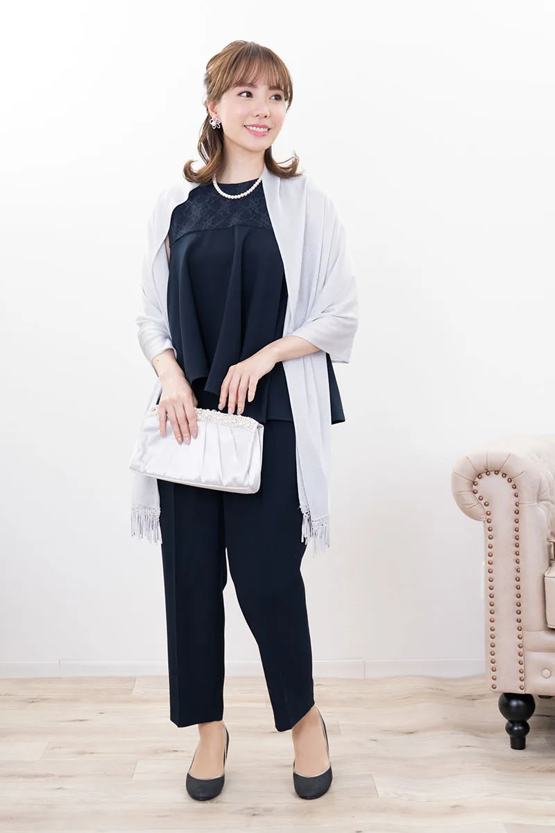 ネイビーのノースリーブトップスパンツドレス