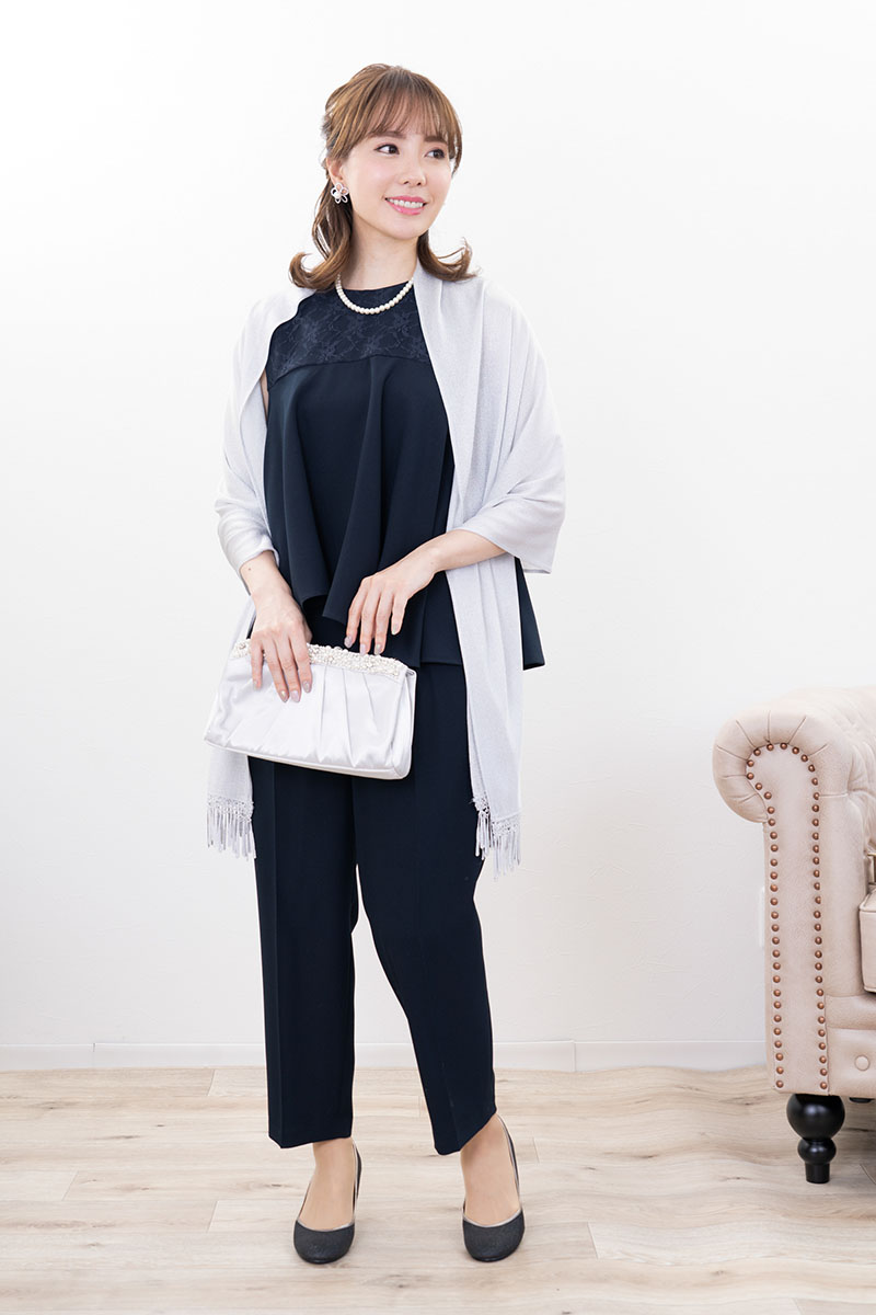 ネイビーのノースリーブトップスパンツドレス