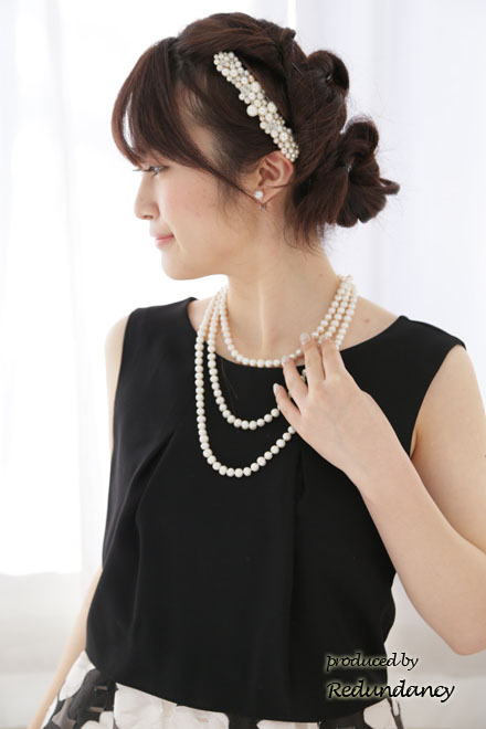 ブラックの大判花柄ノースリーブドレス