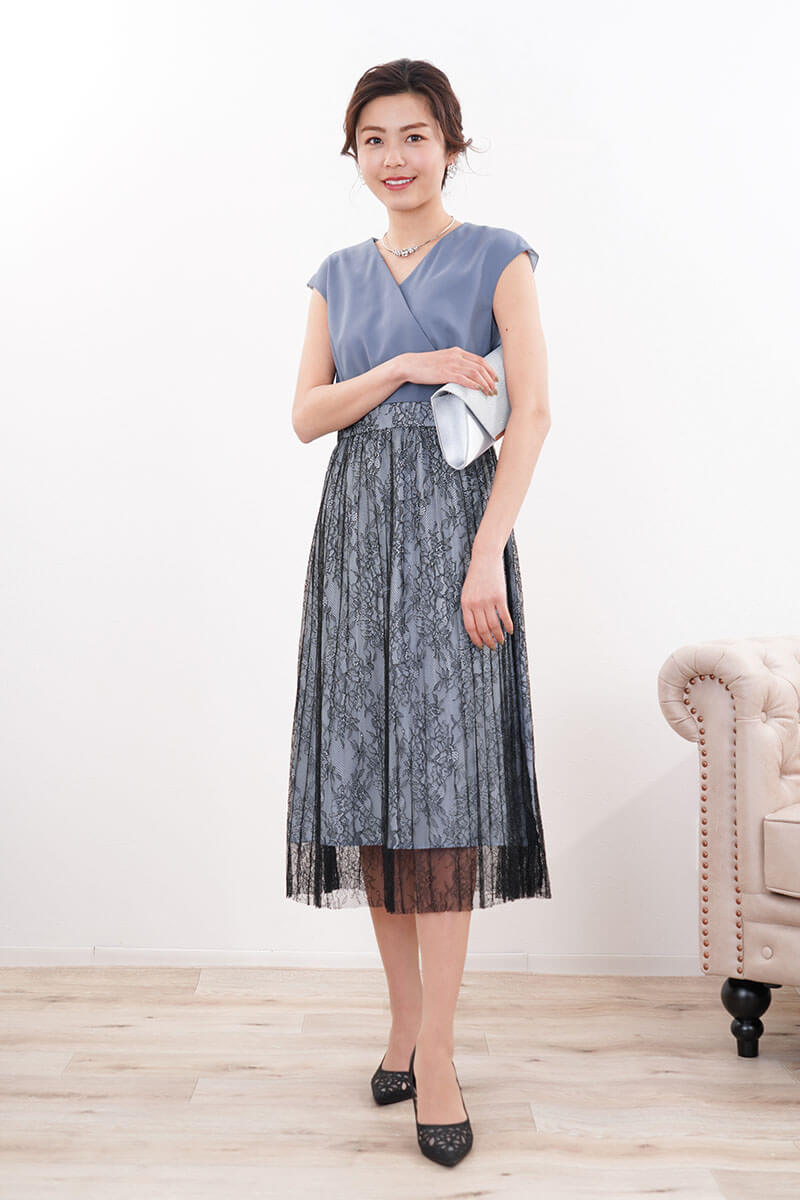 ブルー×ブラックのVネックレース切替ドレス