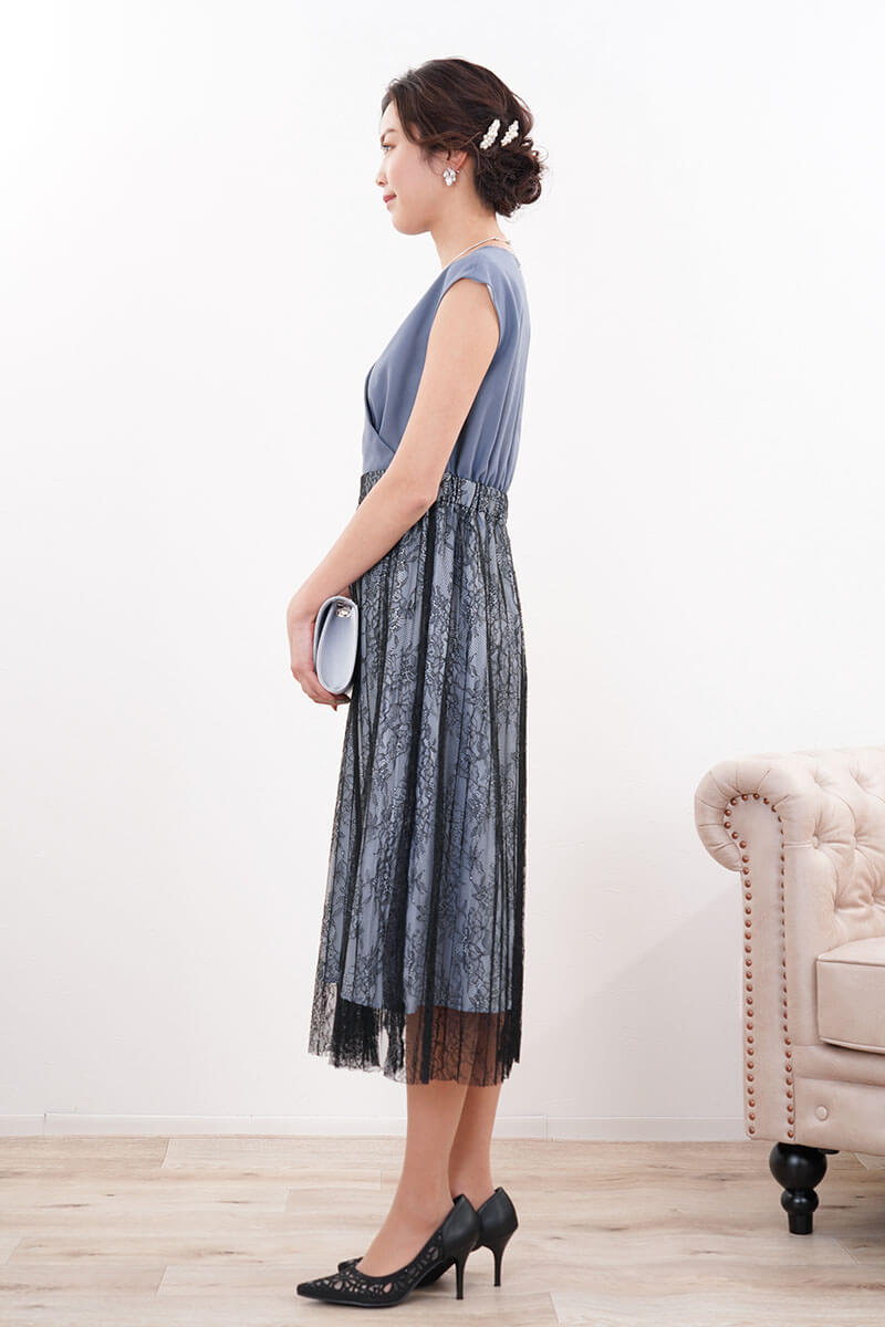 ブルー×ブラックのVネックレース切替ドレス