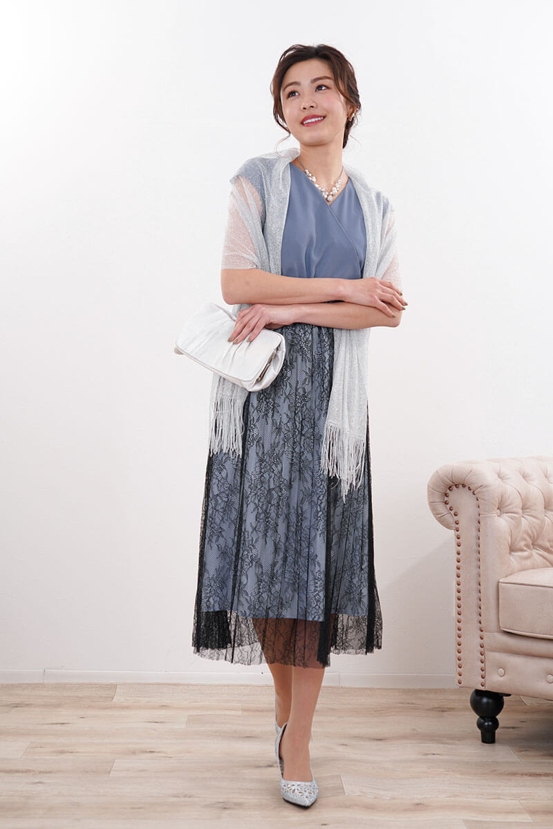 ブルー×ブラックのVネックレース切替ドレス