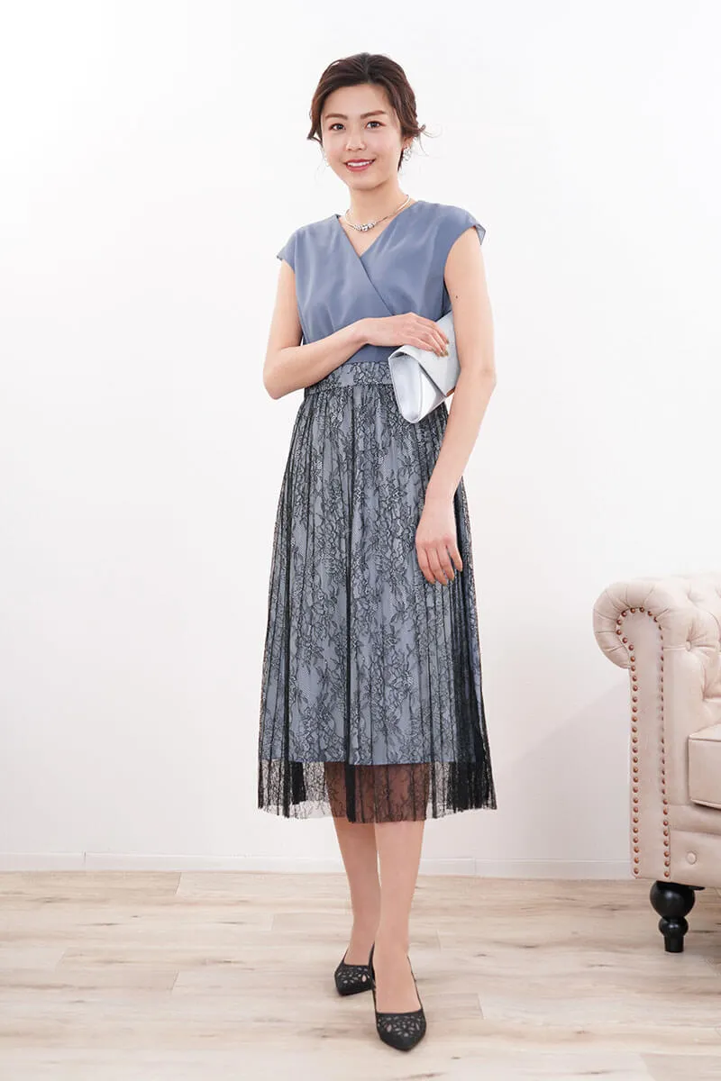 ブルー×ブラックのVネックレース切替ドレス