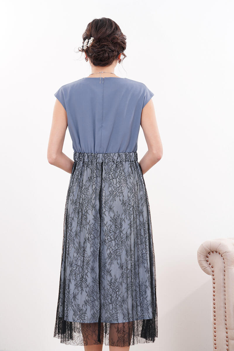 ブルー×ブラックのVネックレース切替ドレス