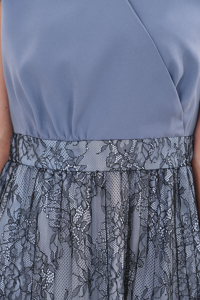 ブルー×ブラックのVネックレース切替ドレス