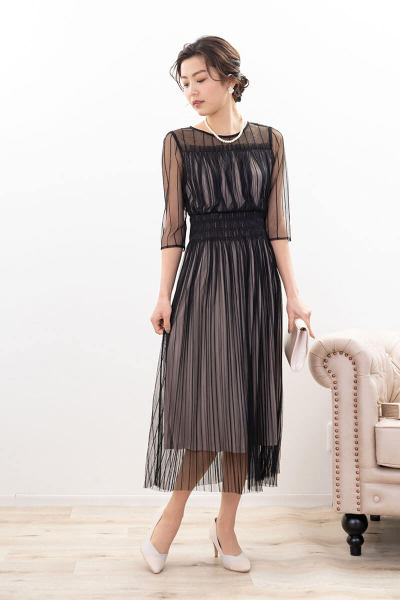 ブラックのストライプチュールレースドレス