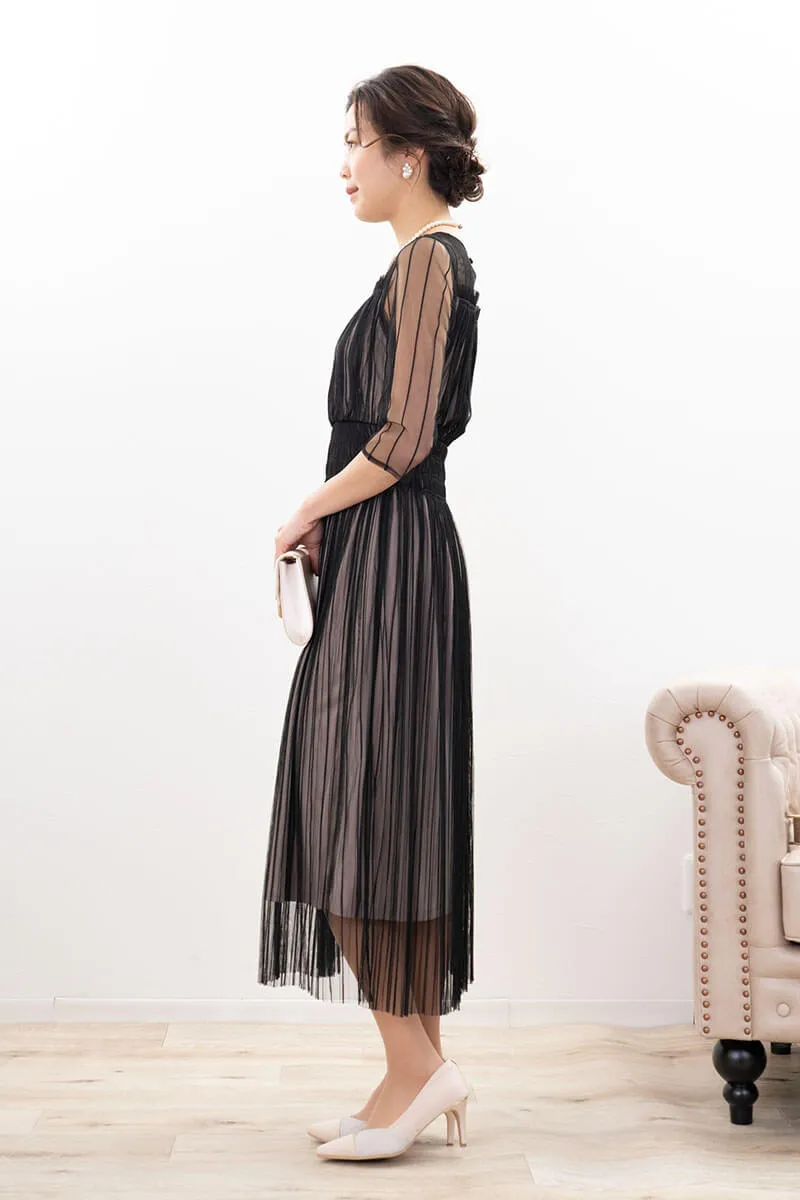 ブラックのストライプチュールレースドレス