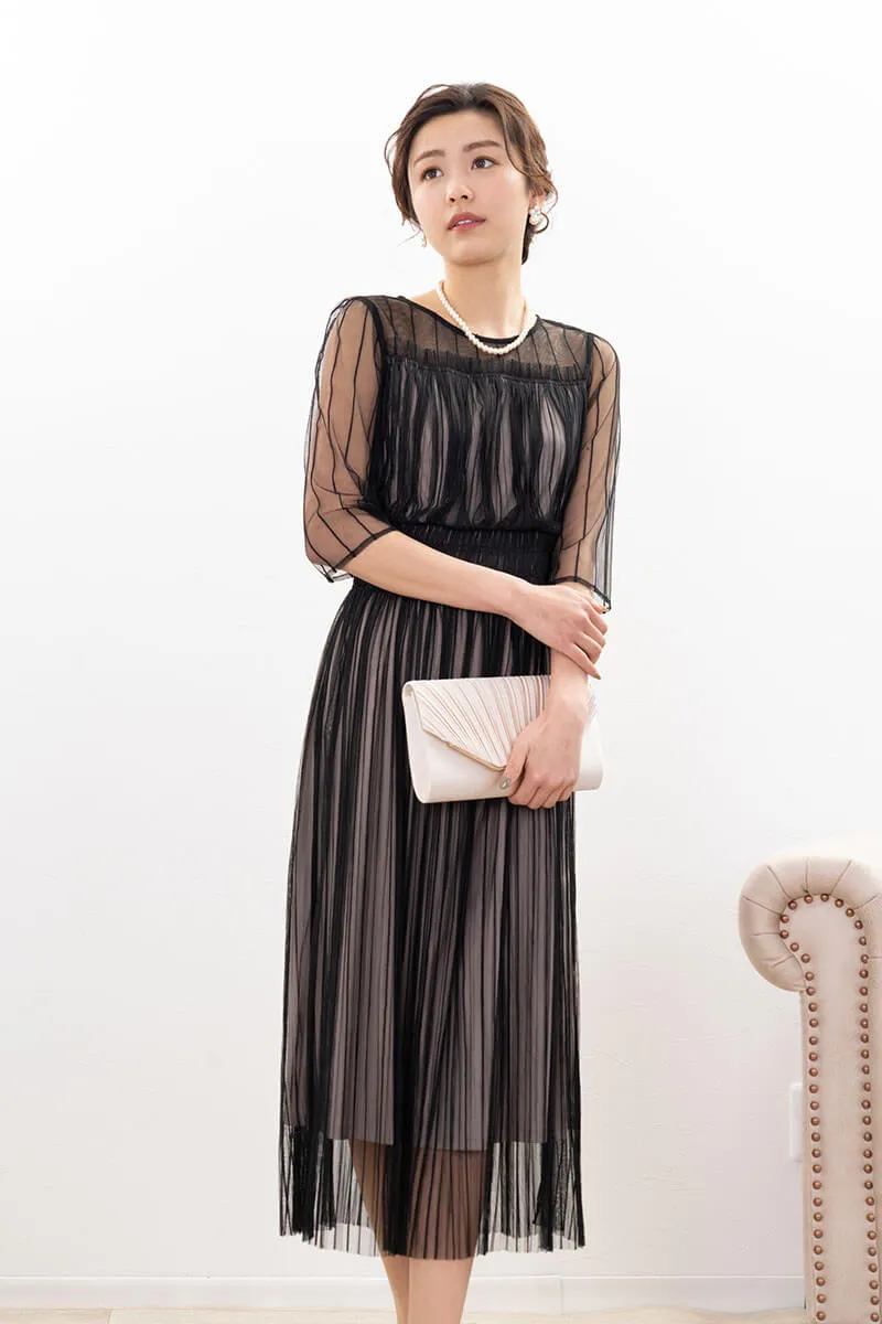 ブラックのストライプチュールレースドレス