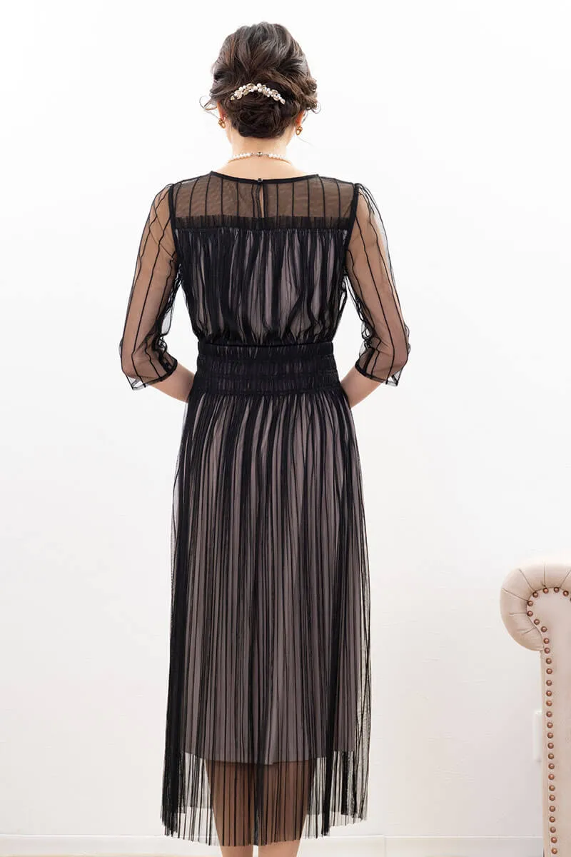 ブラックのストライプチュールレースドレス