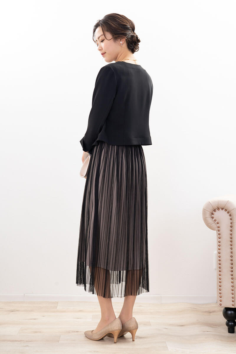 ブラックのストライプチュールレースドレス