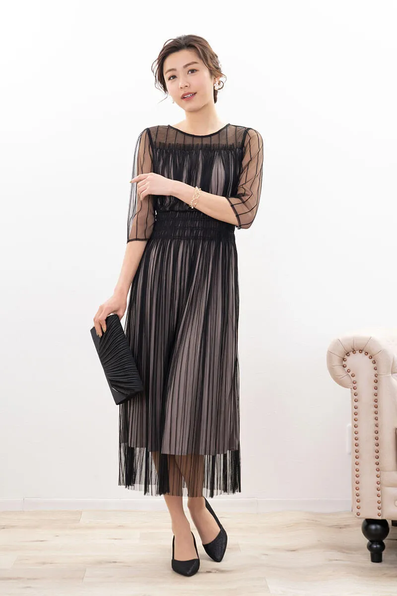 ブラックのストライプチュールレースドレス