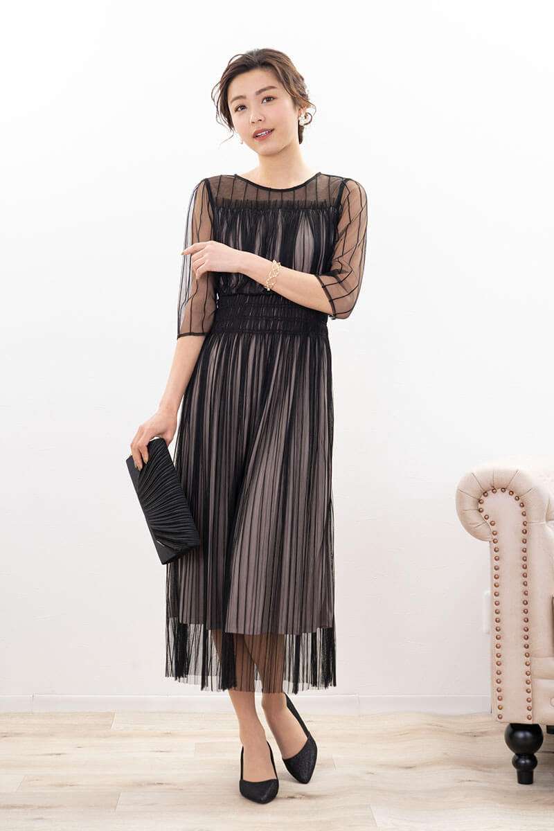 ブラックのストライプチュールレースドレス