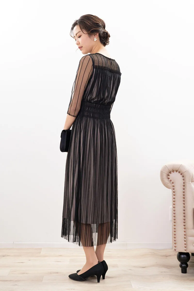 ブラックのストライプチュールレースドレス