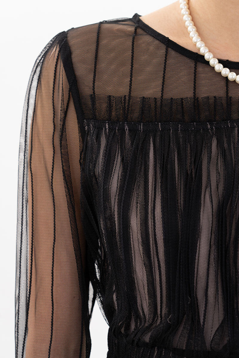 ブラックのストライプチュールレースドレス