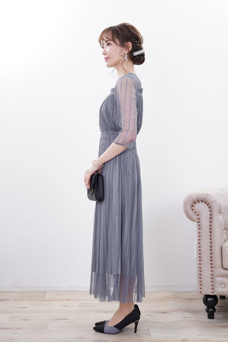 ブルーグレーのストライプチュールレースドレス