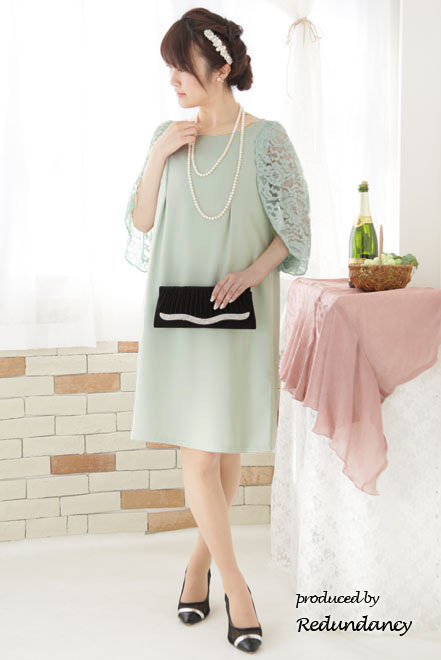 ライトグリーンのレースケープ風ドレス