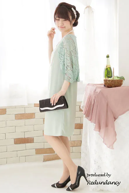 ライトグリーンのレースケープ風ドレス