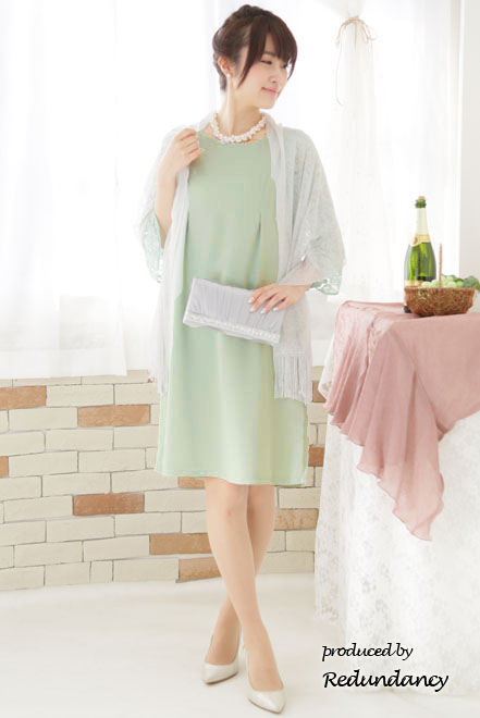 ライトグリーンのレースケープ風ドレス