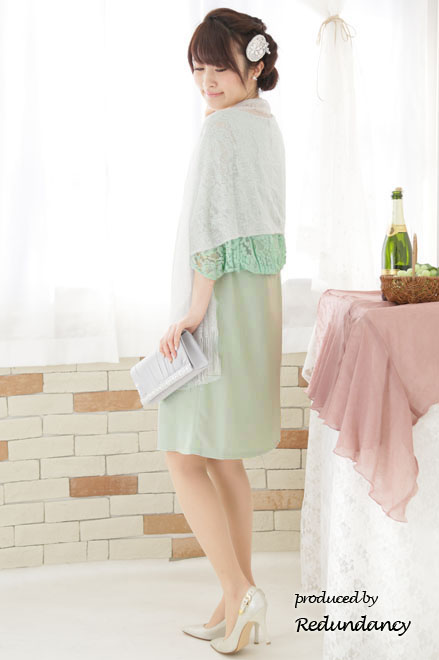ライトグリーンのレースケープ風ドレス