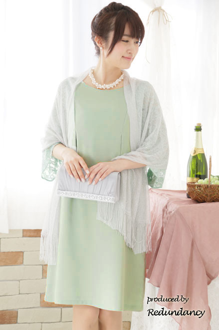 ライトグリーンのレースケープ風ドレス
