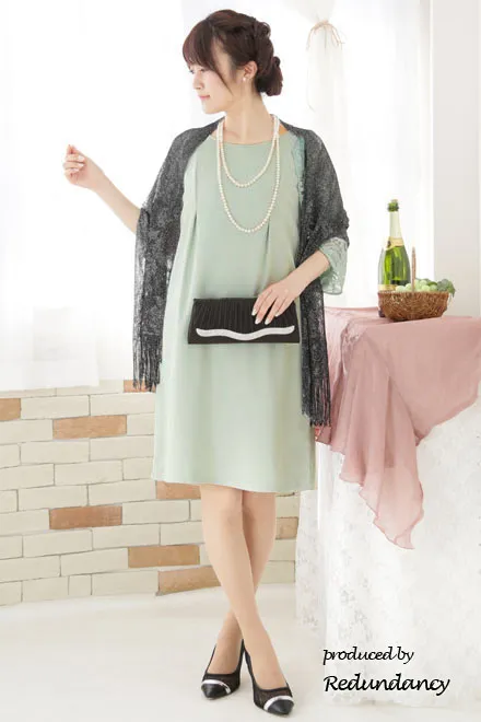 ライトグリーンのレースケープ風ドレス