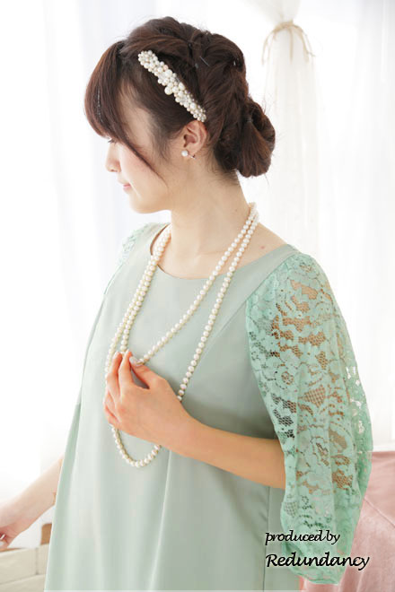 ライトグリーンのレースケープ風ドレス