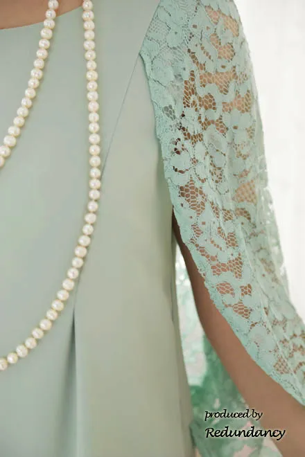 ライトグリーンのレースケープ風ドレス