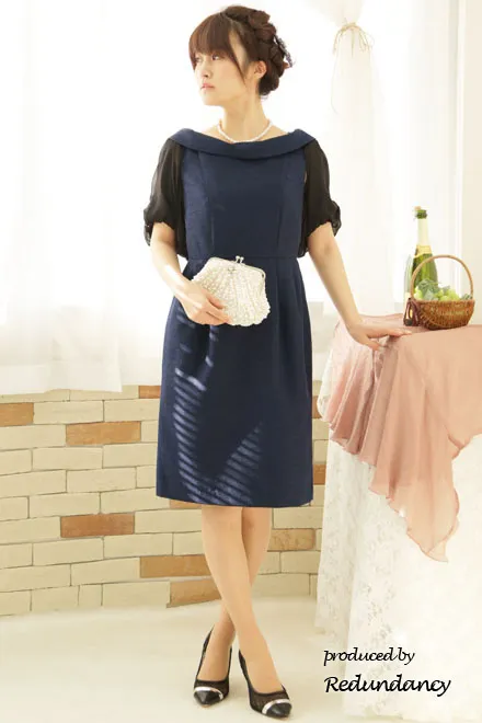 ネイビーの襟付きタイトドレス