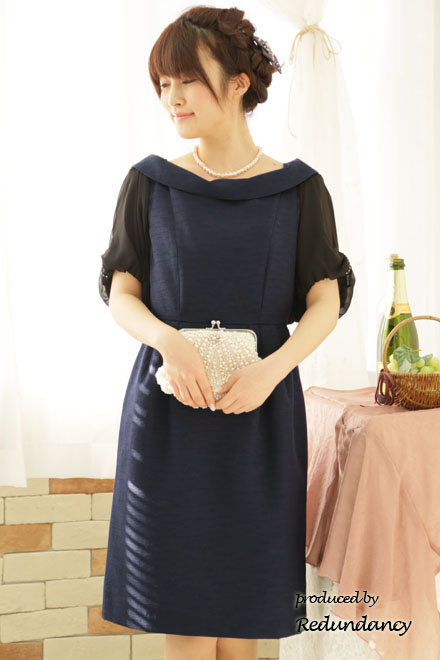 ネイビーの襟付きタイトドレス