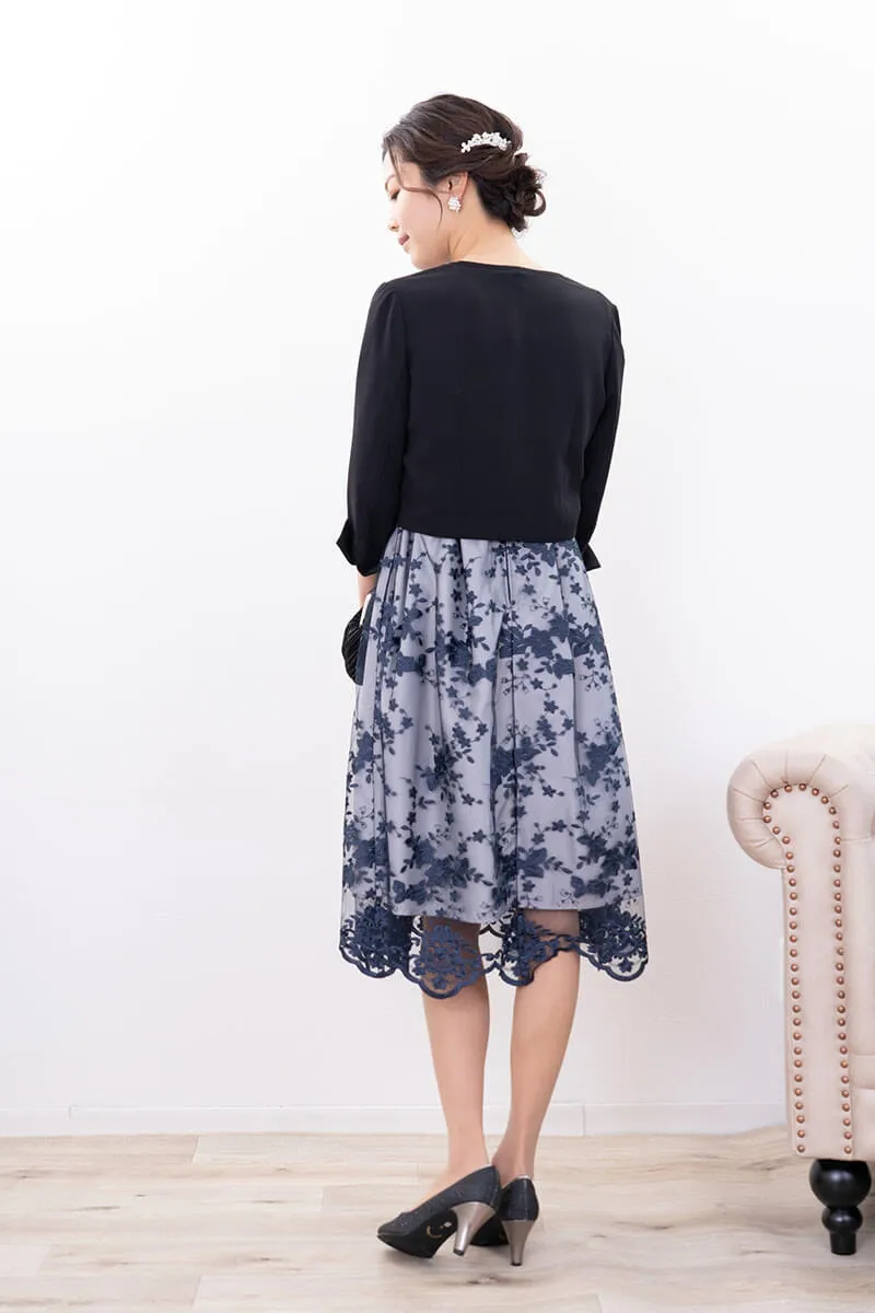 ネイビーの刺繍チュールスカラップドレス