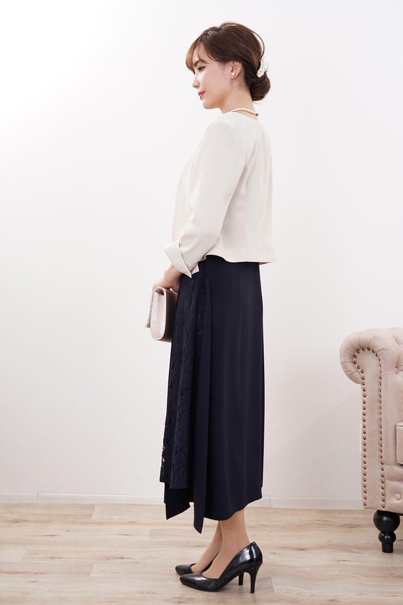 ネイビーのレース切替カシュクールドレス