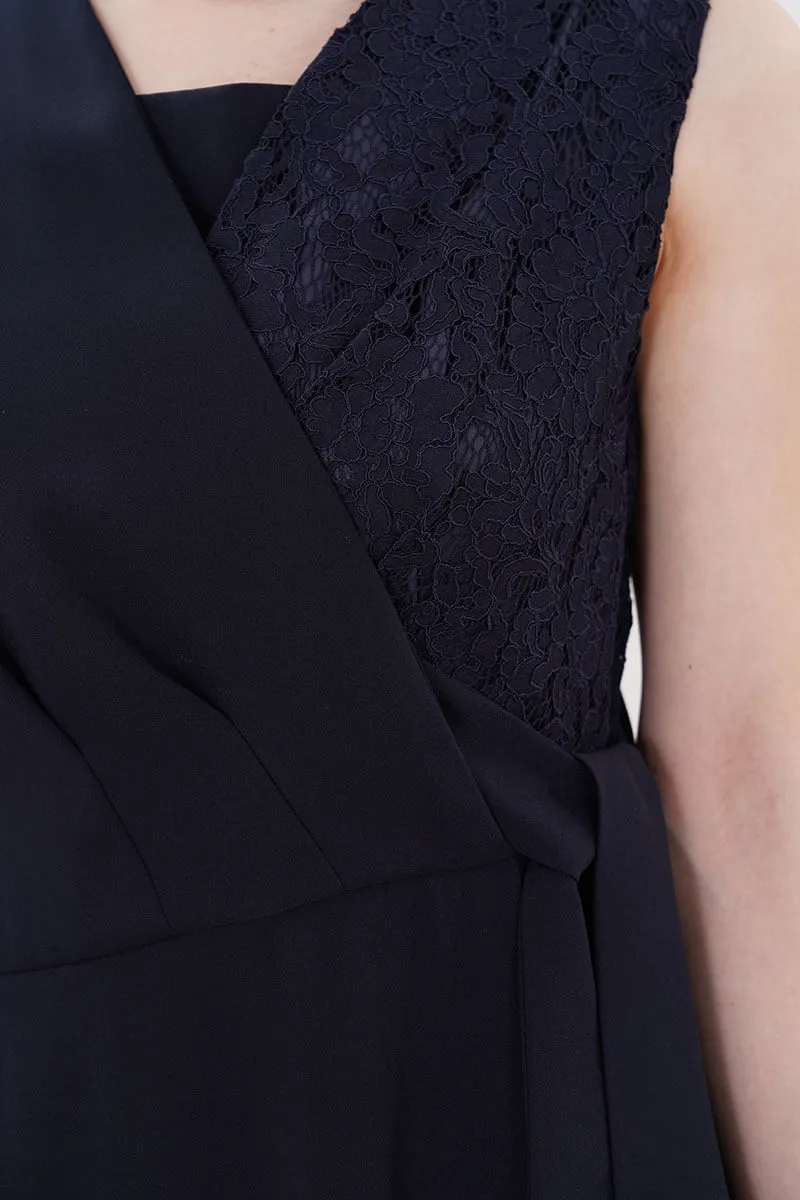 ネイビーのレース切替カシュクールドレス