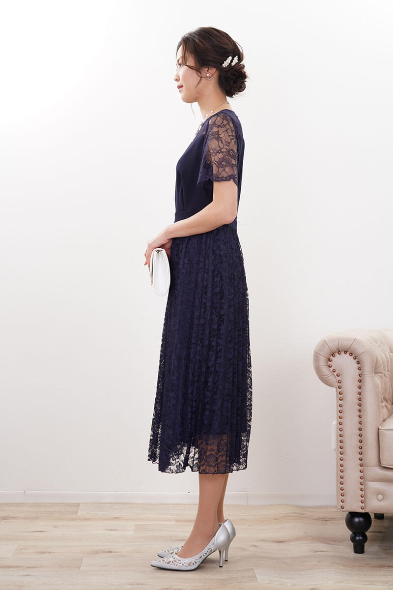 ネイビーの総レースプリーツドレス