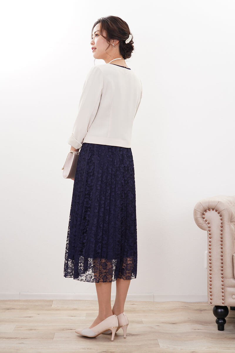 ネイビーの総レースプリーツドレス