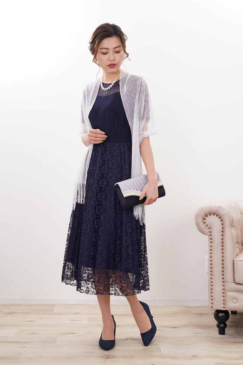 ネイビーの総レースプリーツドレス