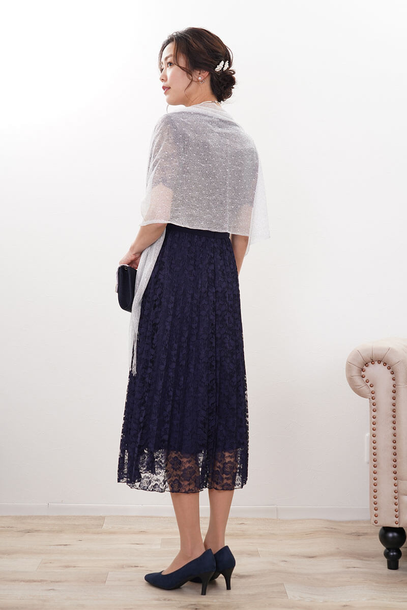 ネイビーの総レースプリーツドレス