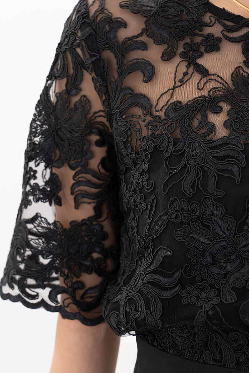 ブラックのクラシカルレースタフタドレス