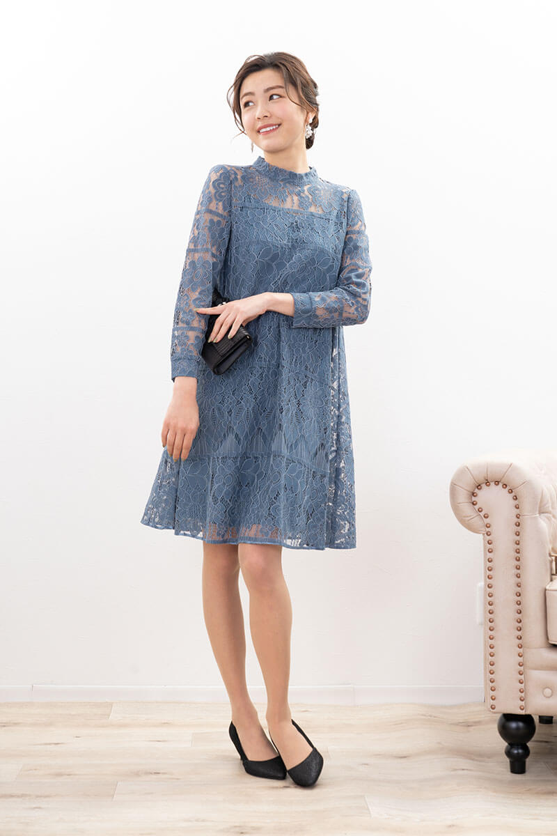 ブルーのクラシカルレースショートドレス