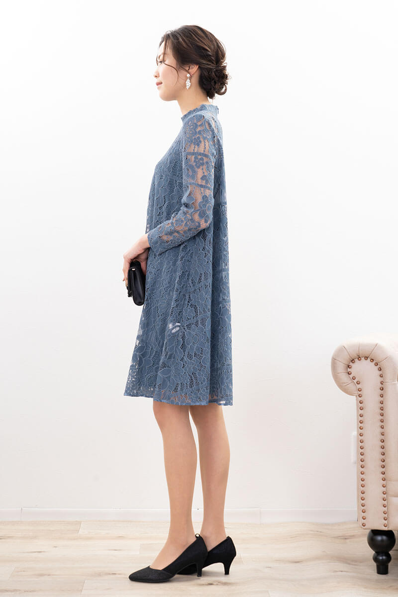 ブルーのクラシカルレースショートドレス