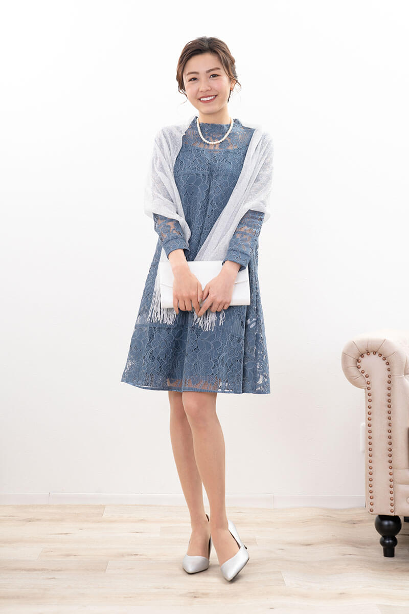 ブルーのクラシカルレースショートドレス