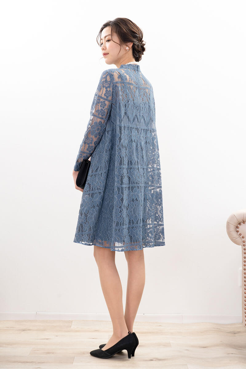 ブルーのクラシカルレースショートドレス
