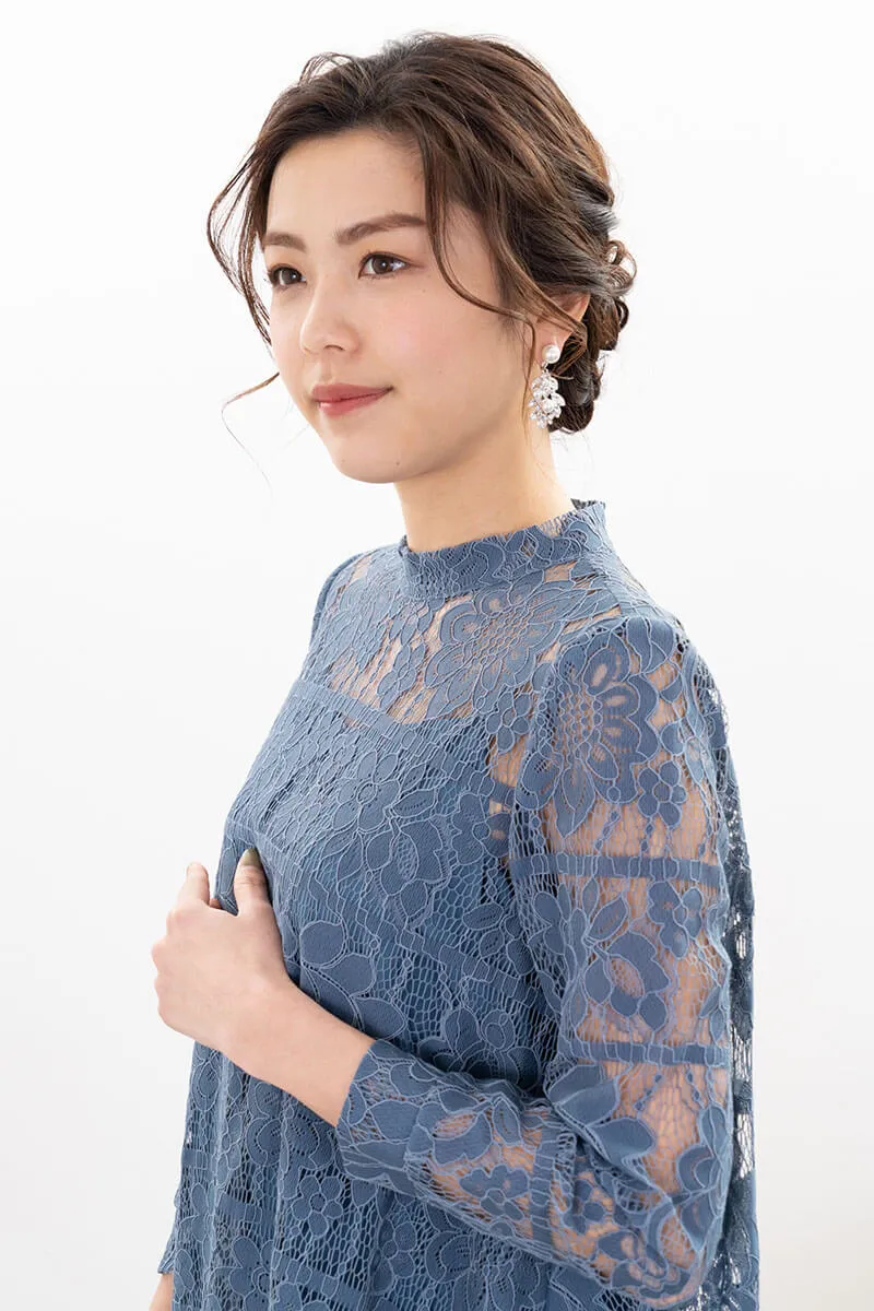 ブルーのクラシカルレースショートドレス