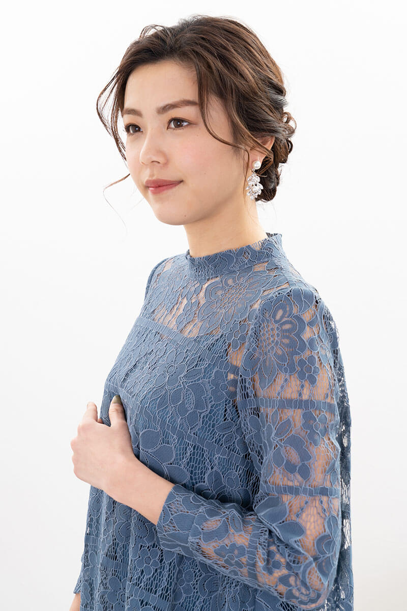 ブルーのクラシカルレースショートドレス